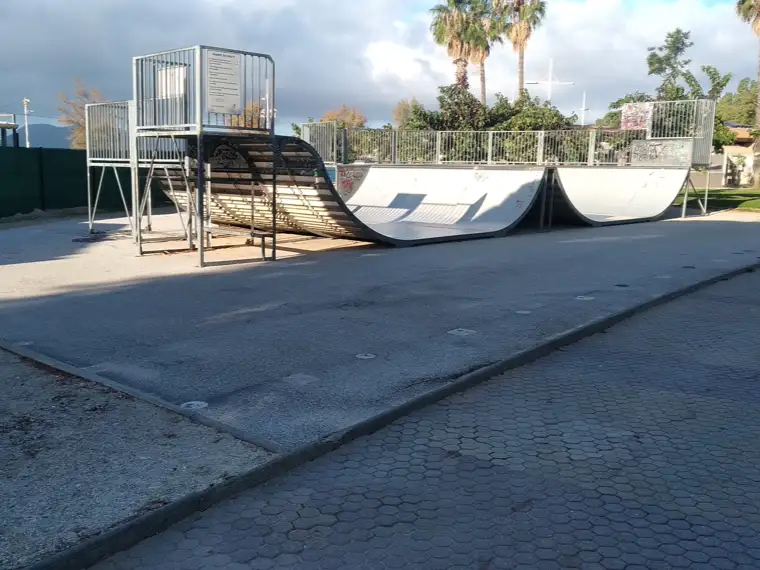Skate park avant transformation en terrain de basket 3x3